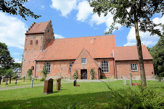7325 Sllfelder Kirche - norddeutsche  sakralen Backsteinarchitektur mit Treppengiebel - Ursprungsbau aus dem 13. Jahrhundert.
